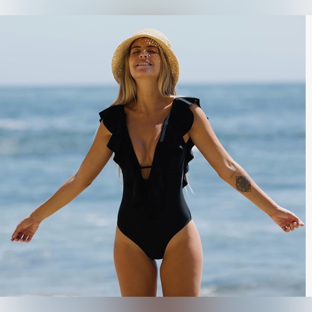 women’s one piece swimsuit v-neck ruffle bathing suits padded monokini